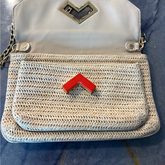 Stylish Cream Crossbody Bag - Picture 4 of 6